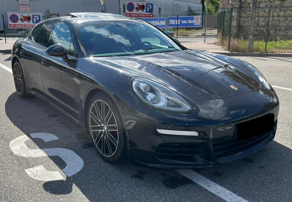 PORSCHE PANAMERA 4S | ČESKÉ OJETÉ AUTO | V6 BITURBO 480 KONÍ | ČERNÁ S ČERNOU KŮŽÍ | MAX VÝBAVA | PRAVIDELNÝ SERVIS | SUPER CENA | AUTOiBUY